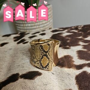 Elegant Gold and Black Snake Pattern Bracelet